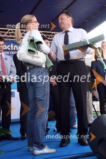 Nina Logar, dekle Aljaža Pegana, gimnastičarja in Zoran Janković, župan LjubljaneSprejem evropskega prvaka na bradlji Mitje Petkovška ter bronastega na drogu Aljaža Pegana