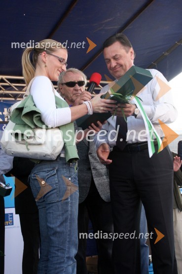 Nina Logar, dekle Aljaža Pegana, gimnastičarja in Zoran Janković, župan LjubljaneSprejem evropskega prvaka na bradlji Mitje Petkovška ter bronastega na drogu Aljaža Pegana