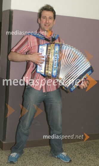 Robert Goter, svetovni prvak v igranju na frajtonaricoKoncert Piše se leto 2005