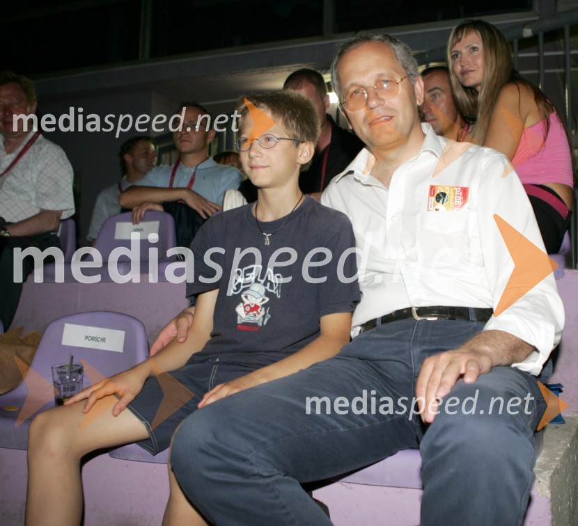 Boris Sovič, mariborski župan v letih 1998-2006 s sinomKoncert Piše se leto 2005