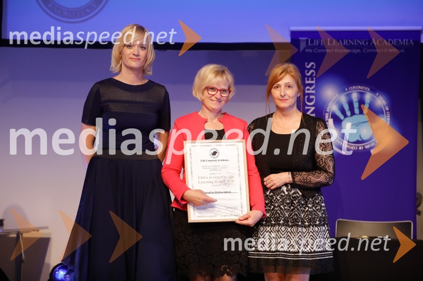  Eva  Cvelbar Primožič, zvršna direktorica za kadre Kolektor Group;  Milena  Košnik, vodja TD Bohinj, Kamp Danica;  Marjetka Kastner, direktorica, Life Learning AcademiaAkademsko ekonomski kongres AEC 2018, večerni dogodek