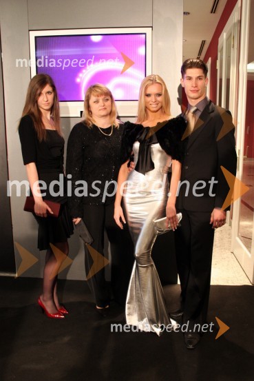 Urška Vodičar, plesalka, Nadiya Bychkova, plesalka in Miss
Casino Kongo 2008 z mamo in Miha Vodičar, plesalecAdam in Eva, izbor za najbolj simpatično Slovenko ali Slovenca 2008