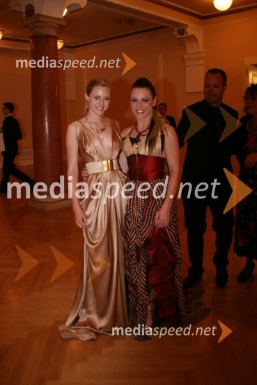 Živa Vadnov, Miss Slovenije 2004 in TV voditeljica in  Bojana Štancer, TV Paprika in voditeljica večeraAdam in Eva, izbor za najbolj simpatično Slovenko ali Slovenca 2008