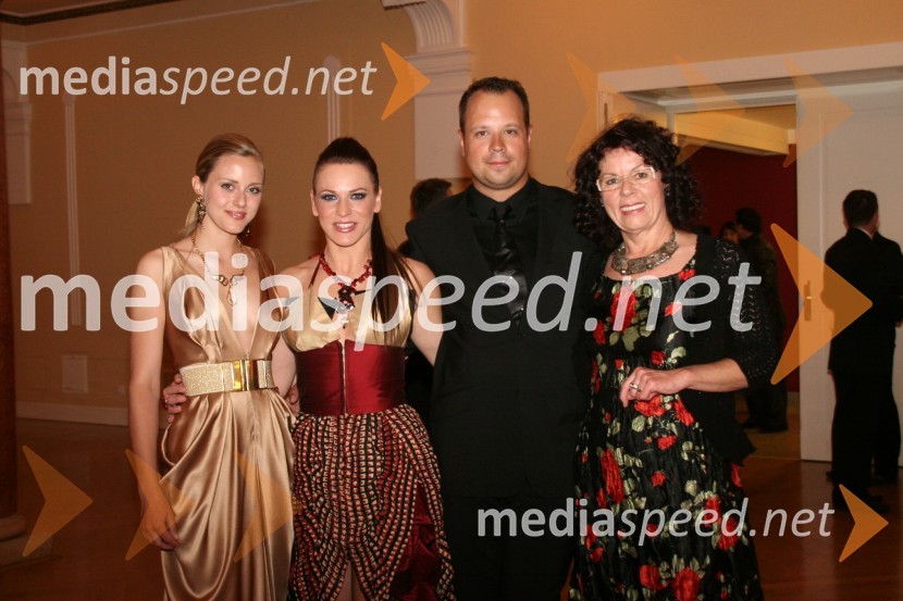 Živa Vadnov, Miss Slovenije 2004 in TV voditeljica, Bojana Štancer, TV Paprika in voditeljica večera, Mark Žitnik, TV Paprika in voditelj večera in Anita Ogulin, Zveza prijateljev mladine Ljubljana in Najbolj simpatična Slovenka 2008Adam in Eva, izbor za najbolj simpatično Slovenko ali Slovenca 2008