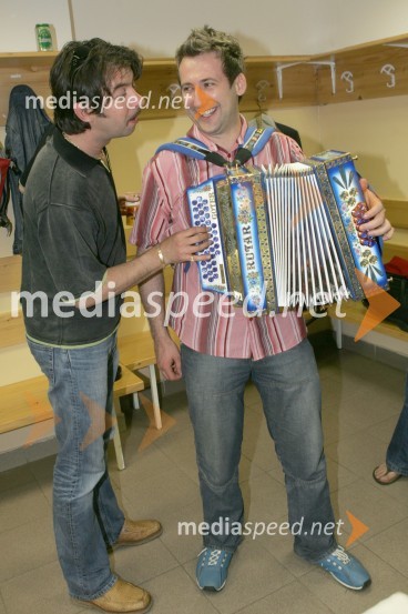 Dva Roberta: Pešut - Magnifico in svetovni prvak v igranju na frajtonarico Goter
Koncert Piše se leto 2005