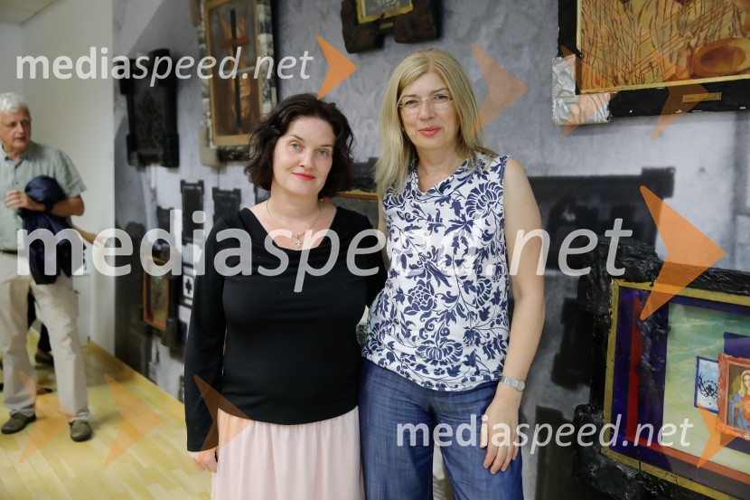  Petra  Bizilj Silva, kustosinja v AS Galeriji;  Olga  Pejović, predstavnica za odnose z javnostmi Adriatic SlovenicaIrwin: Iz kolekcije Matjaža Gantarja in Adriatica Slovenice, otvoritev razstave v Galeriji AS