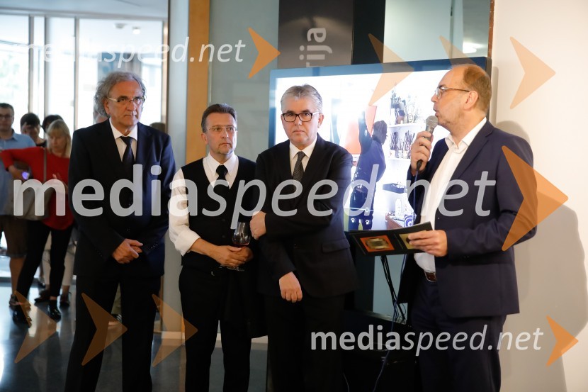  Dušan Mandič, IRWIN;  Roman Uranjek, IRWIN;  Miran Mohar, IRWIN;  Gabrijel Škof, predsednik uprave Adriatica Slovenice (AS)Irwin: Iz kolekcije Matjaža Gantarja in Adriatica Slovenice, otvoritev razstave v Galeriji AS
