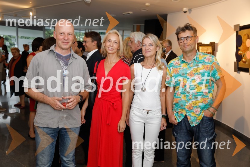  Marko  Tušek, umetnik;  Tanja Pak, oblikovalka;  Nataša Šušteršič Plotajs, oblikovalka vizualnih komunikacij;  Silvester  Plotajs Sicoe, umetnikIrwin: Iz kolekcije Matjaža Gantarja in Adriatica Slovenice, otvoritev razstave v Galeriji AS