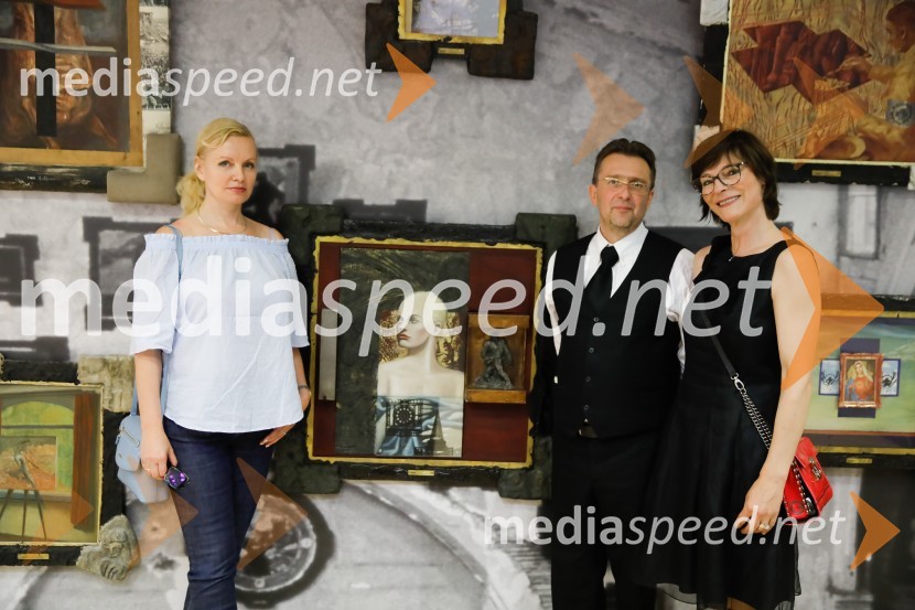  Andreja  Medvedič, lastnica in direktorica Sense Wellness Cluba;  Roman Uranjek, IRWIN;  Mojca   Ribič Gantar, KD GroupIrwin: Iz kolekcije Matjaža Gantarja in Adriatica Slovenice, otvoritev razstave v Galeriji AS
