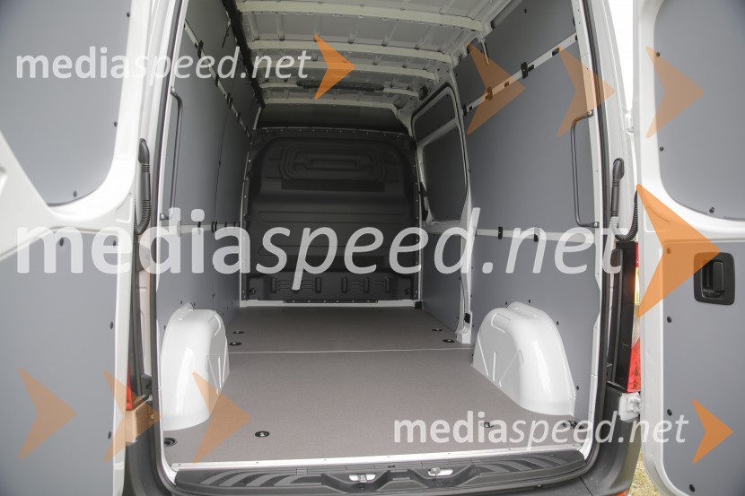 Mercedes - Benz SprinterMercedes - Benz Sprinter, slovenska predstavitev