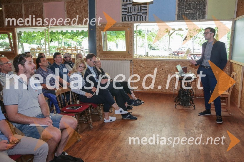 Mercedes - Benz Sprinter, slovenska predstavitev