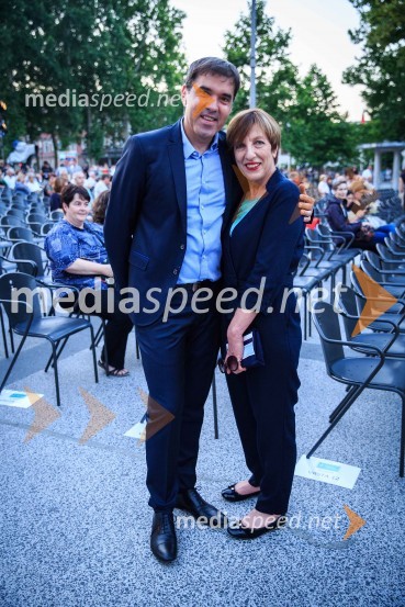  Mario Galunič, odgovorni urednik, Razvedrilni program TV Slovenija;  Vika  Potočnik, direktorica Pionirskeda domaGala koncert Poletna noč 2018