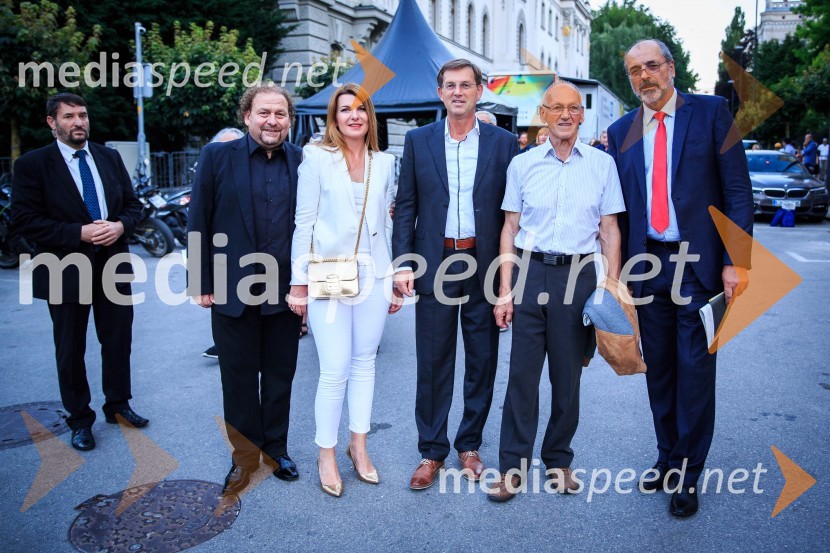  Darko  Brlek, direktor in umetniški vodja, Festival Ljubljana;  Janja Lamberger; prof. dr. Miro Cerar, nekdanji predsednik Vlade Republike Slovenije, predsednik SMC;  Miroslav Cerar, nekdanji gimnastičar, predsednik Odbora za podeljevanje Bloudkovih priznanj;  ... Gala koncert Poletna noč 2018