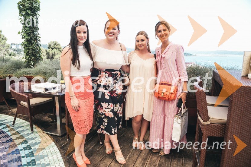  Maja Nedič, modna oblikovalka;  Nataša Mernik - Anakrejevska, modna blogerka;  Katarina Mljač , modna blogerka;  Michela FayerLisca predstavila kolekcijo pomlad - poletje 2019
