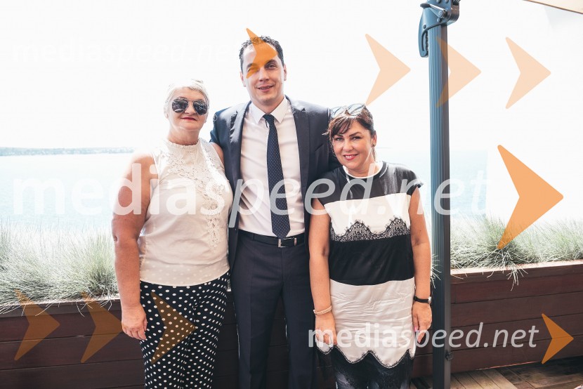  Carmen Leban, novinarka;  Marko Ninčević, generalni direktor podjetja Lisca;  ... Lisca predstavila kolekcijo pomlad - poletje 2019