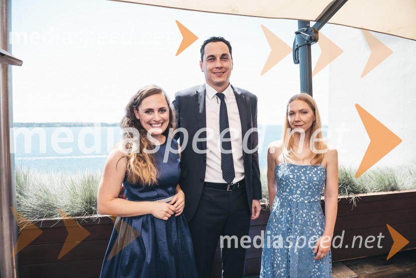  Barbara Pungerčič Puntar, vodja marketinga v podjetju Lisca;  Marko Ninčević, generalni direktor podjetja Lisca;  Maja Ratajc, art direktorica, LiscaLisca predstavila kolekcijo pomlad - poletje 2019