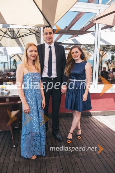  Maja Ratajc, art direktorica, Lisca;  Marko Ninčević, generalni direktor podjetja Lisca;  Barbara Pungerčič Puntar, vodja marketinga v podjetju LiscaLisca predstavila kolekcijo pomlad - poletje 2019