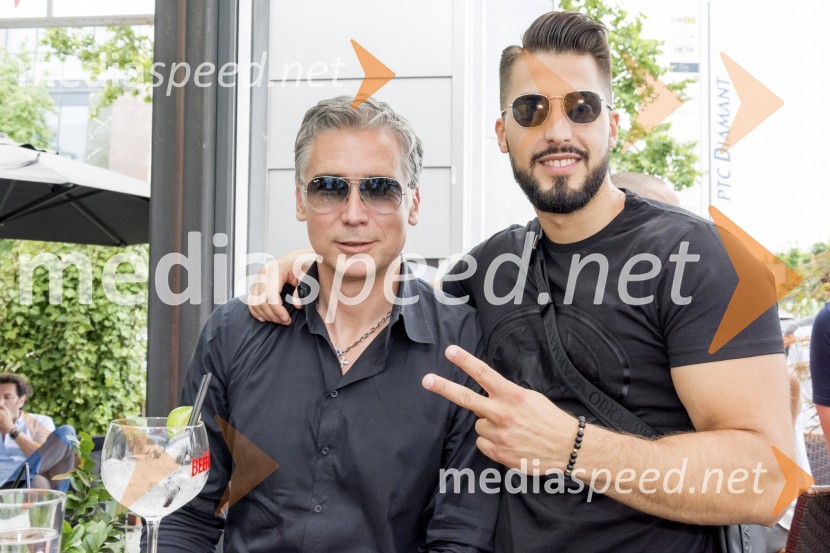  Jan Plestenjak, pevec;  Challe Salle, glasbenikPodelitev glasbenih nagrad založbe Menart