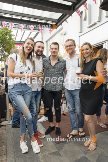  Alenka Husić, pevka;  Frenk Nova, glasbenik;  Žan Serčič, glasbenik;  ... ;  ... Podelitev glasbenih nagrad založbe Menart