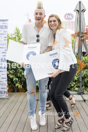  Dejan Krajnc, Poskočni Muzikanti;  Manca  Špik, pevkaPodelitev glasbenih nagrad založbe Menart