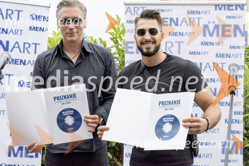  Jan Plestenjak, pevec;  Challe Salle, glasbenikPodelitev glasbenih nagrad založbe Menart