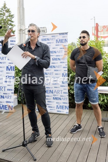  Jan Plestenjak, pevec;  Challe Salle, glasbenikPodelitev glasbenih nagrad založbe Menart