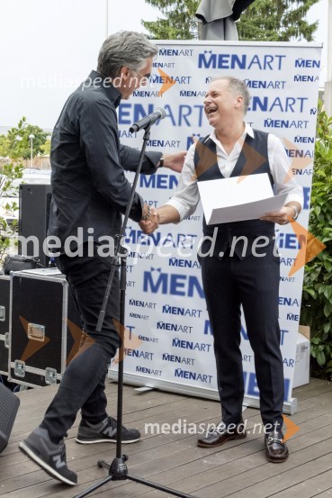  Jan Plestenjak, pevec;  Dean Windisch, radijski voditelj, odgovorni urednik Radia SalomonPodelitev glasbenih nagrad založbe Menart