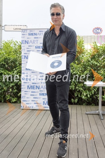  Jan Plestenjak, pevecPodelitev glasbenih nagrad založbe Menart