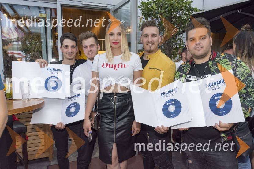  Anže Turk, Bomb Shell band;  Maj Dolšak Fabris, Bomb Shell band;  Petra Zore, Bomb Shell band;  Tim Zupančič, Bomb Shell band;  Brane Štubljar ml., Bomb Shell bandPodelitev glasbenih nagrad založbe Menart