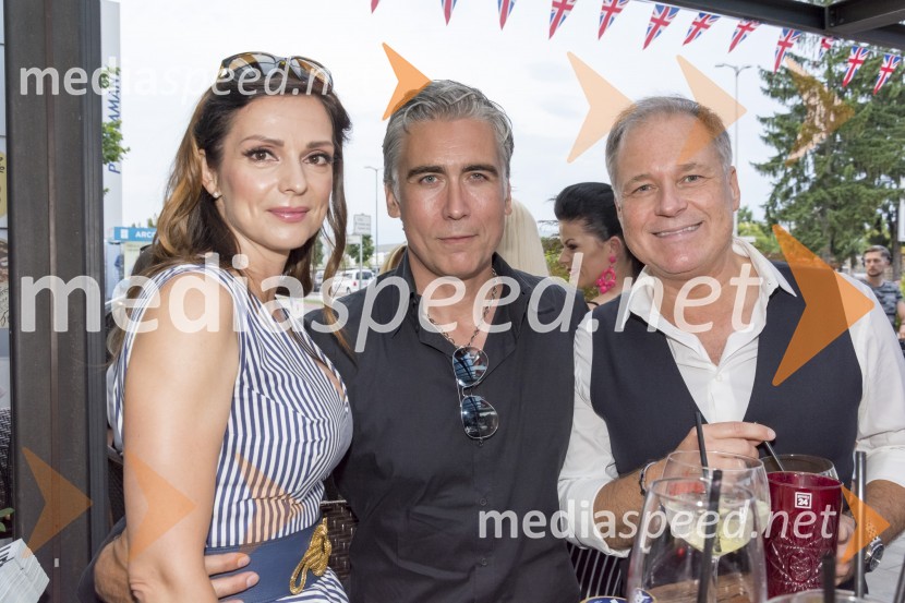  Natalija Verboten, pevka;  Jan Plestenjak, pevec;  Dean Windisch, radijski voditelj, odgovorni urednik Radia SalomonPodelitev glasbenih nagrad založbe Menart