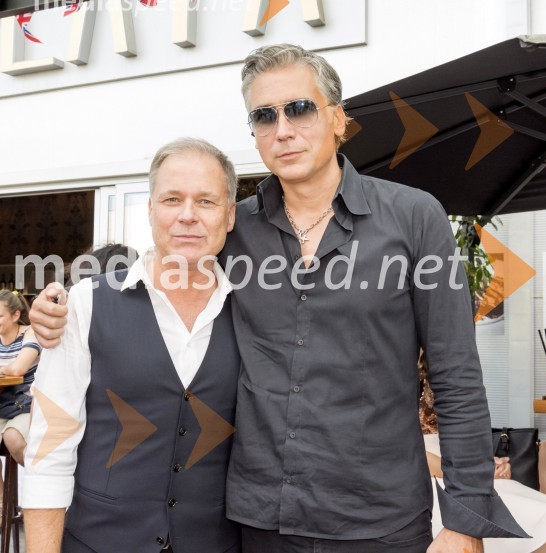  Dean Windisch, radijski voditelj, odgovorni urednik Radia Salomon;  Jan Plestenjak, pevecPodelitev glasbenih nagrad založbe Menart