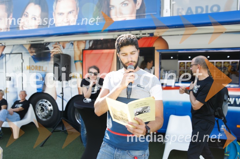  Uroš Bitenc, moderator, radio AntenaOd vzhoda do vzhoda, pohod v Ribnici na Dolenjskem