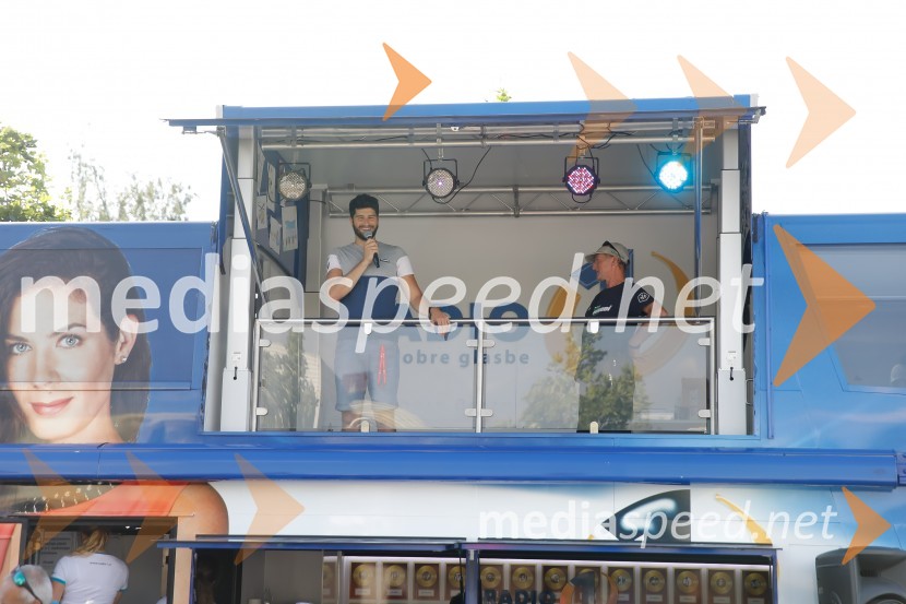  Uroš Bitenc, moderator, radio Antena;  ... Od vzhoda do vzhoda, pohod v Ribnici na Dolenjskem