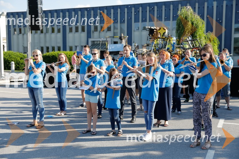 Ribniški pihalni orkesterOd vzhoda do vzhoda, pohod v Ribnici na Dolenjskem