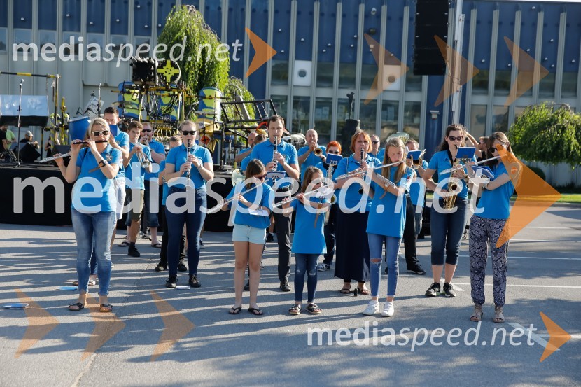 Ribniški pihalni orkesterOd vzhoda do vzhoda, pohod v Ribnici na Dolenjskem