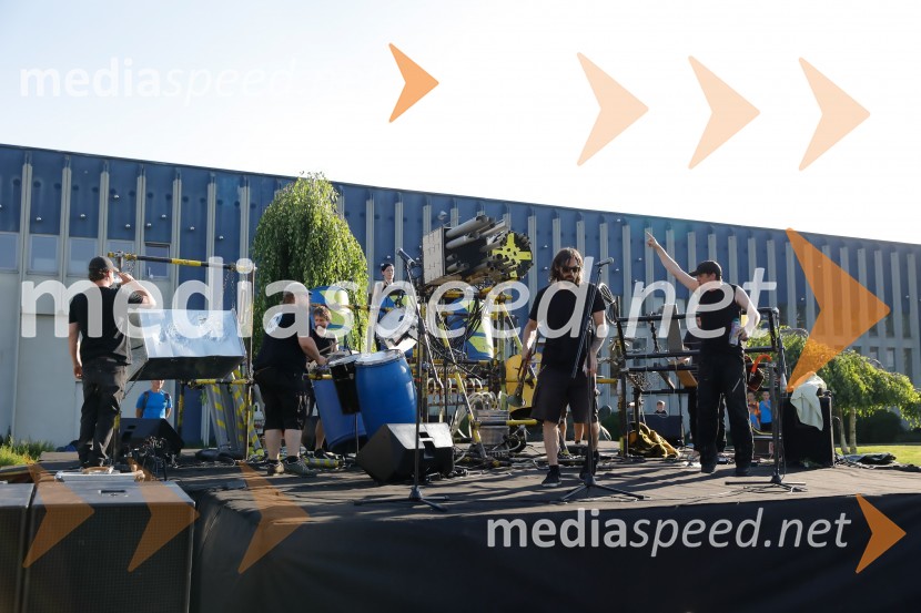 Zasedba StrojmachineOd vzhoda do vzhoda, pohod v Ribnici na Dolenjskem