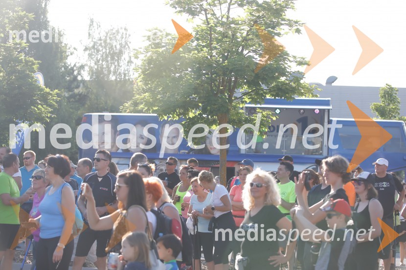 Od vzhoda do vzhoda, pohod v Ribnici na DolenjskemOd vzhoda do vzhoda, pohod v Ribnici na Dolenjskem