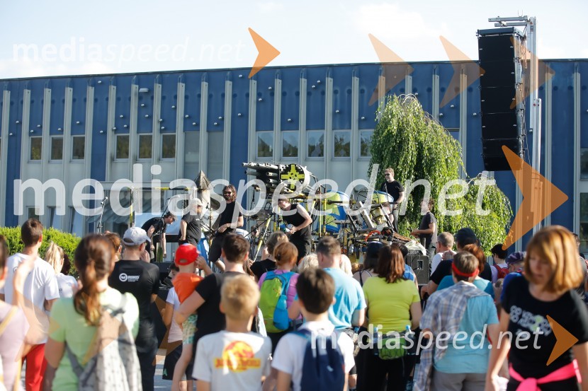 Od vzhoda do vzhoda, pohod v Ribnici na Dolenjskem; zasedba StrojmachineOd vzhoda do vzhoda, pohod v Ribnici na Dolenjskem