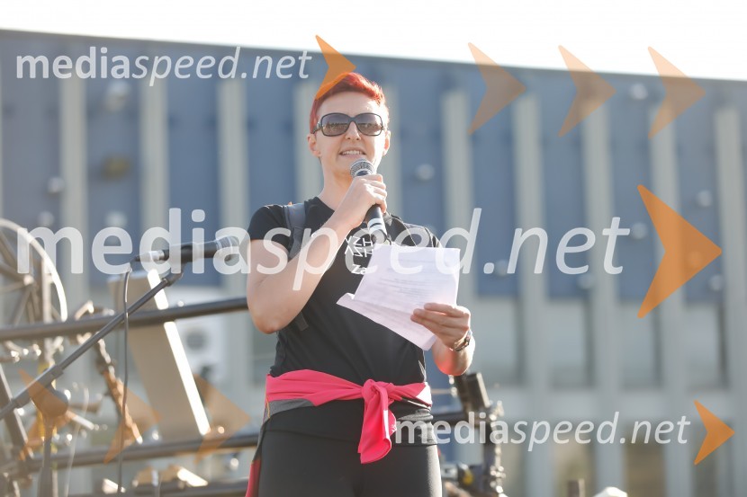  Lucija Ćirović, stand up komičarkaOd vzhoda do vzhoda, pohod v Ribnici na Dolenjskem