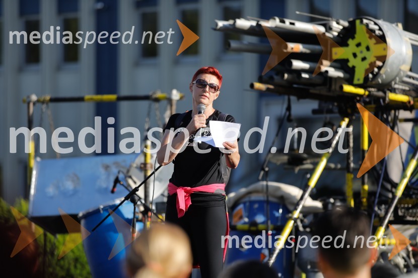  Lucija Ćirović, stand up komičarkaOd vzhoda do vzhoda, pohod v Ribnici na Dolenjskem