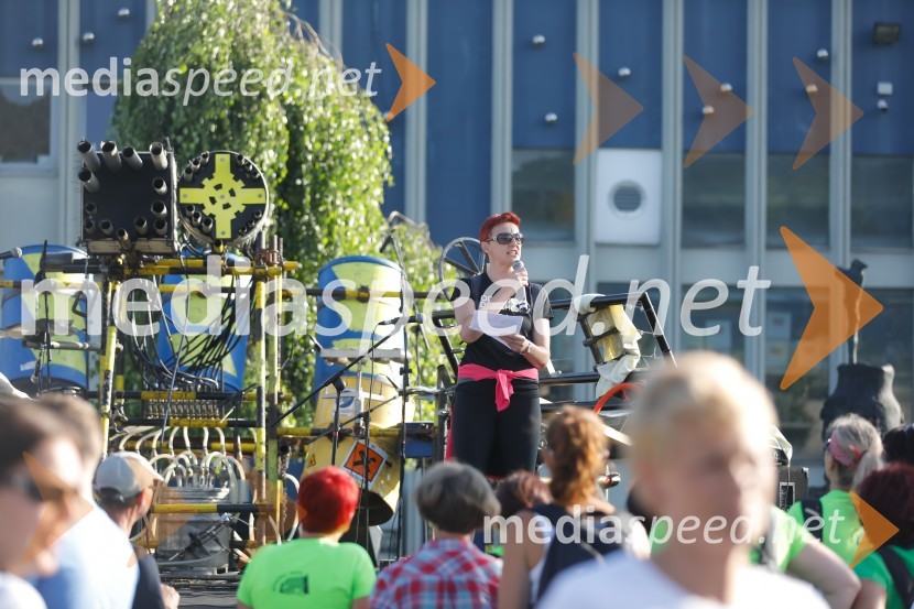  Lucija Ćirović, stand up komičarkaOd vzhoda do vzhoda, pohod v Ribnici na Dolenjskem