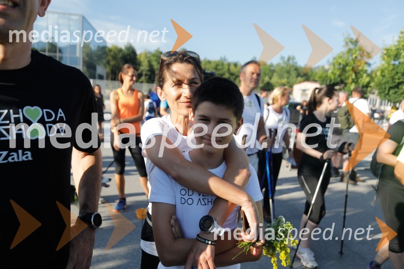  Betka Šuhel Mikolič, mentorica nastopanja v javnosti, radijska in televizijska voditeljica, podjetje BPR;  Aleksander MikoličOd vzhoda do vzhoda, pohod v Ribnici na Dolenjskem