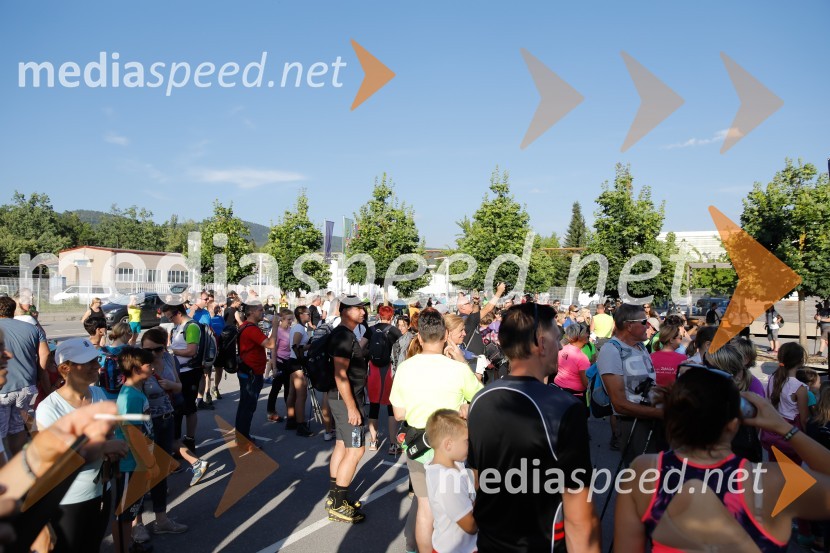 Od vzhoda do vzhoda, pohod v Ribnici na DolenjskemOd vzhoda do vzhoda, pohod v Ribnici na Dolenjskem