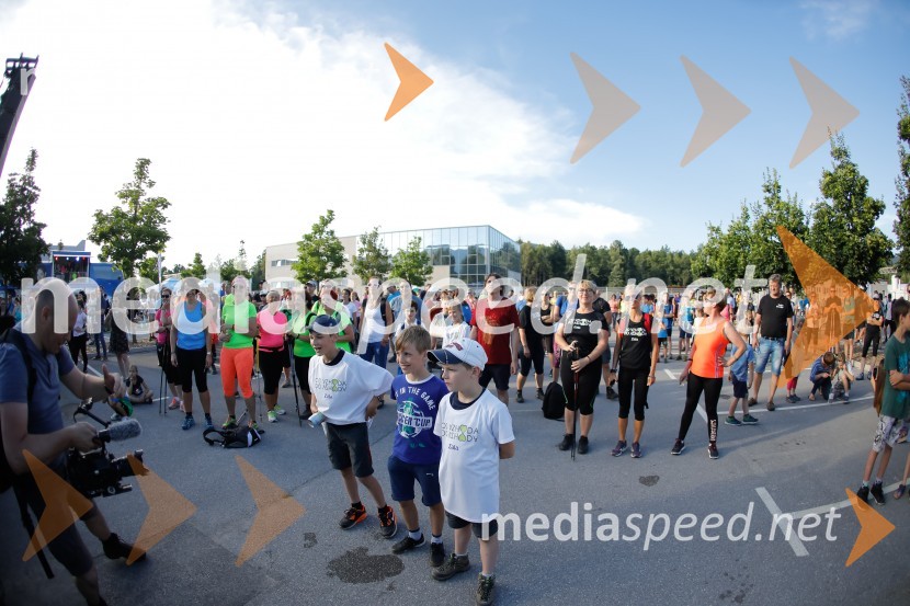 Od vzhoda do vzhoda, pohod v Ribnici na DolenjskemOd vzhoda do vzhoda, pohod v Ribnici na Dolenjskem