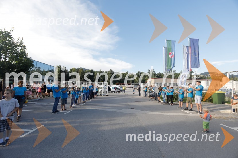 Ribniški pihalni orkesterOd vzhoda do vzhoda, pohod v Ribnici na Dolenjskem