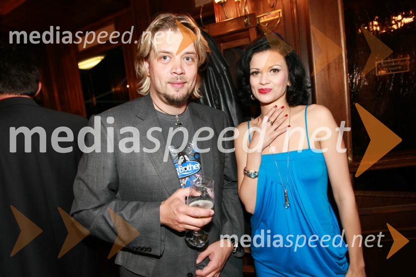 ... in Nina Osenar, TV voditeljica in pevkaMiss Universe Slovenije 2008