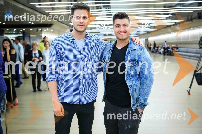  ... ;  Luka Sešek, pevecMuzikal Briljantina, premiera