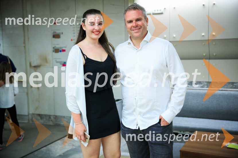  ... ;  Miha Deželak, novinarMuzikal Briljantina, premiera