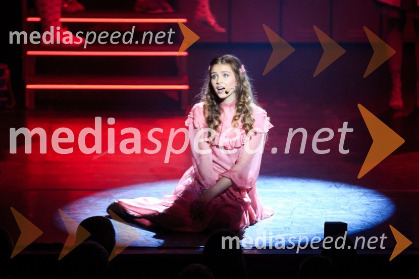  Saša Lešnjek, pevka, igralkaMuzikal Briljantina, premiera