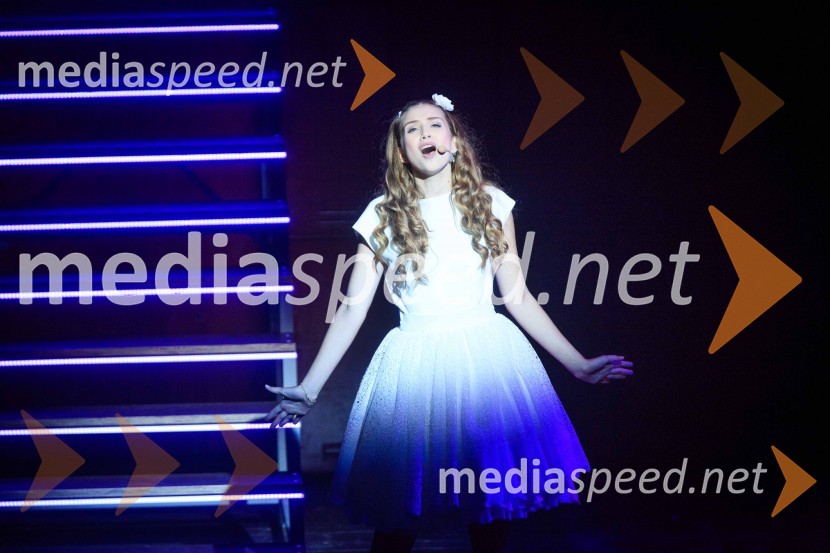  Saša Lešnjek, pevka, igralkaMuzikal Briljantina, premiera